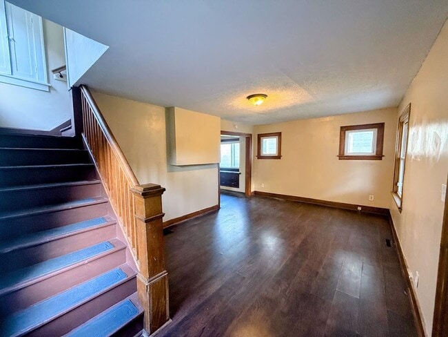 Building Photo - 1055 Beardsley St