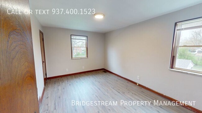 Foto del edificio - Upstairs updated 1 bedroom, 1 bath unit wi...