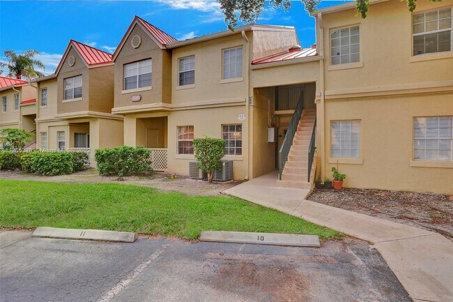 Foto del edificio - 18308 NW 68th Ave