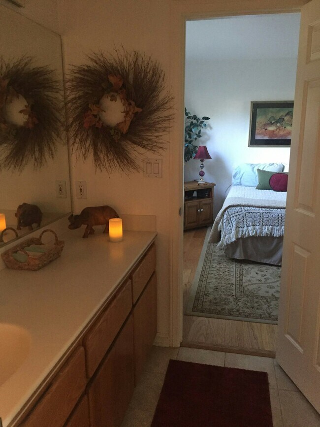 Foto del edificio - 3375 Foothill Road, Unit 522B