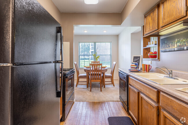 The Maple - 1 Br, 1 Ba - 671 Sq Ft - Trinity Place Apartments