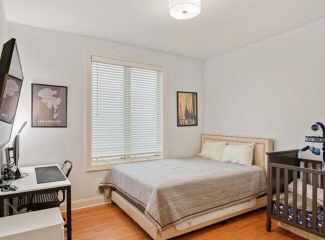 Foto del edificio - 2442 N Southport Ave