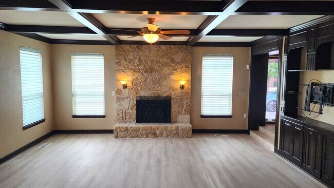Building Photo - 3 Bed 2 Bath Townhome in Lakehurst Add NW OKC