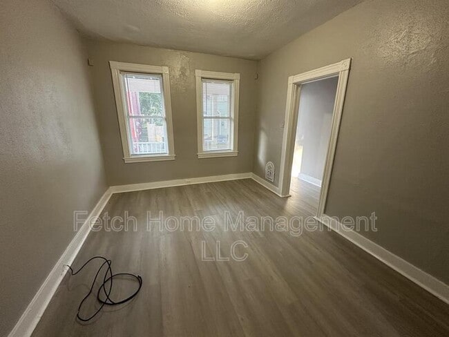 Building Photo - 530 Chester St
