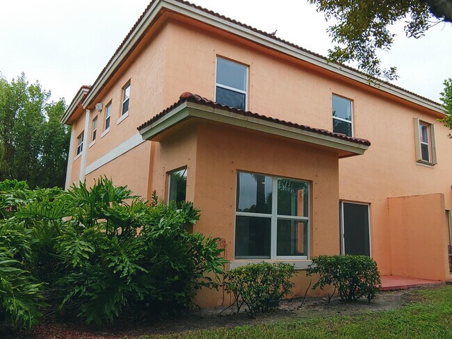 Building Photo - 701  Talia Circle  Palm Springs Fl 33461