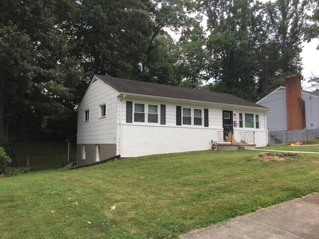 Building Photo - 108 Thomas Dr