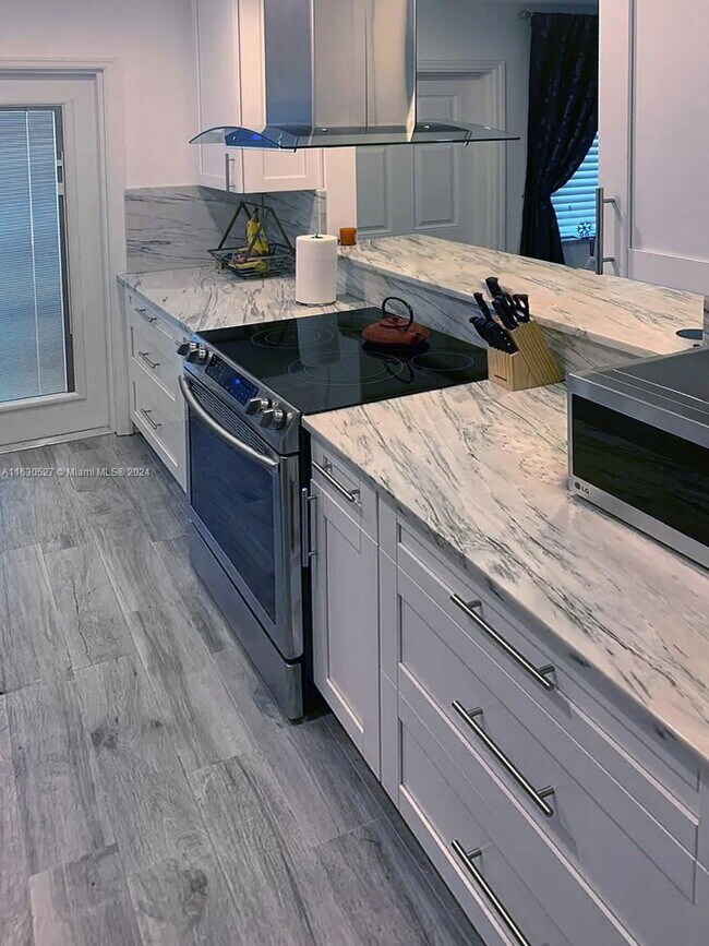 Foto del edificio - 2120 NE 42nd St