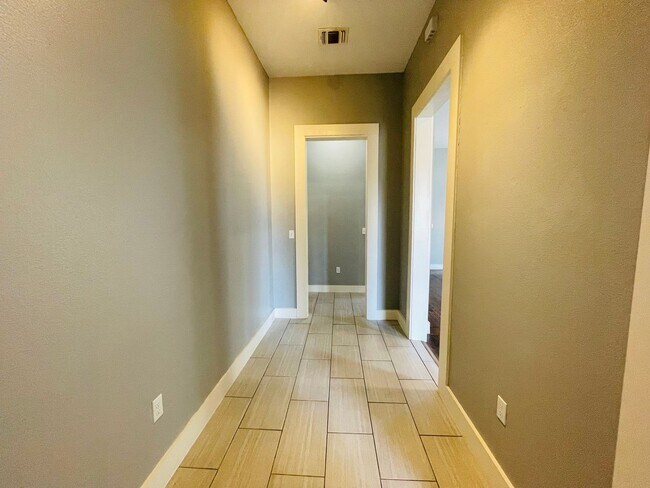 Foto del edificio - 1818 E Houston St