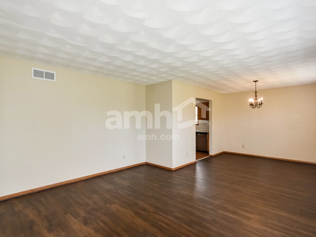 Building Photo - 10996 Meadowsweet Ln