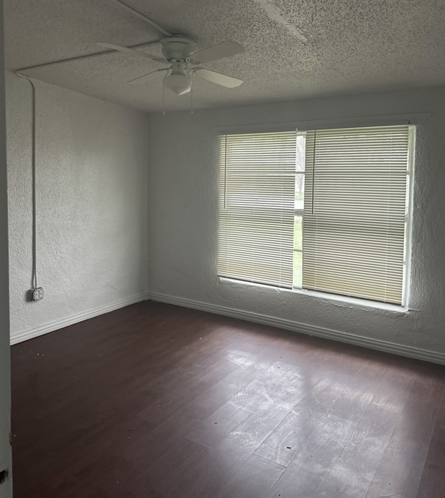 Foto del edificio - 1410 Burke Dr