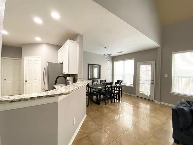 Building Photo - 7407 Golden Star Dr