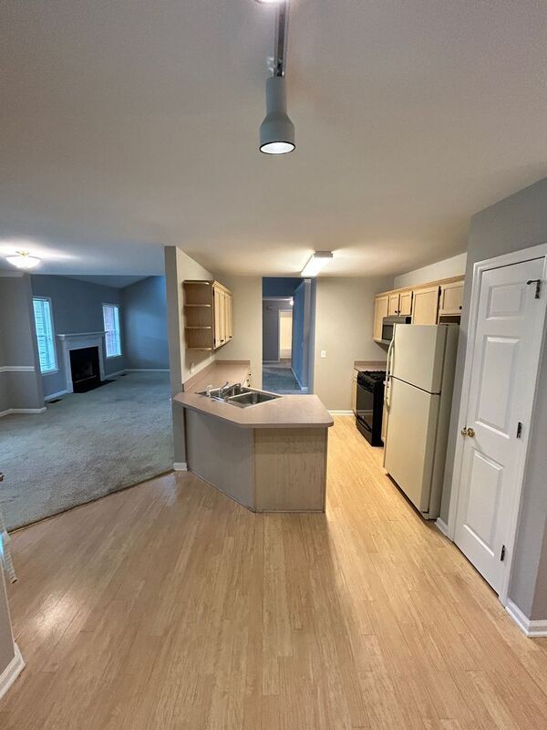 Foto del edificio - 4768 Crystal Brook Dr
