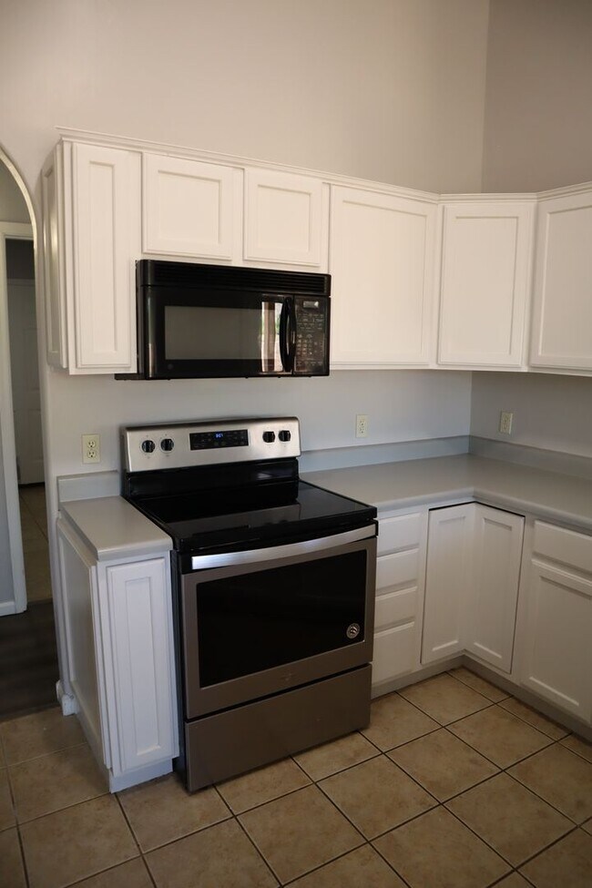 Foto del edificio - Livable, Lovable, & Available!