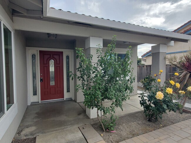 Building Photo - Spacious 3BD/2BTH HOUSE Located in Union C...