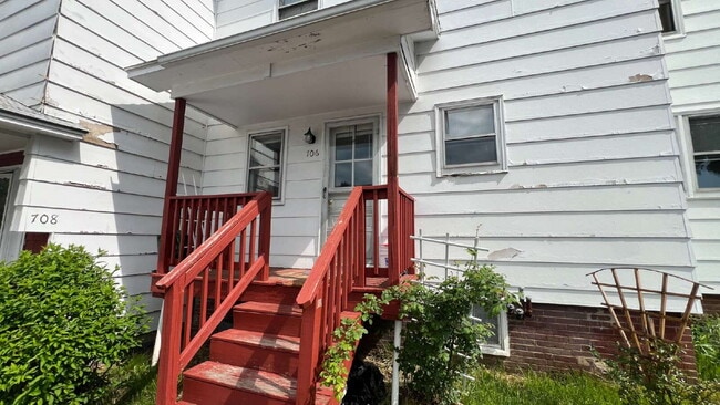 Building Photo - 706 Central Ave