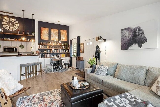 Building Photo - Modern 2 Bed, 1 Bath Condo near Dishman Hills!