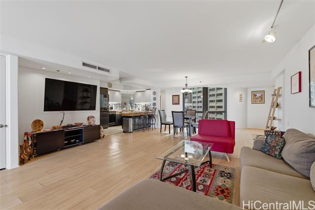 Building Photo - 66 Queen St