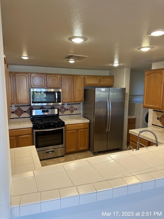 Foto del edificio - 664 Peachy Canyon Cir