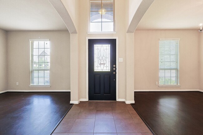 Building Photo - 7518 Profit Pine Ln