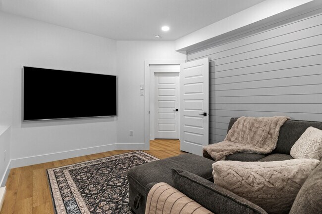 Photo du bâtiment - 54 Old Flatrock Rd