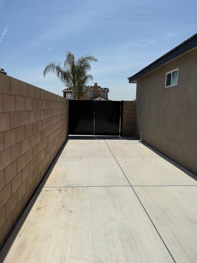 Foto del edificio - 6321 Wildflower St - 76