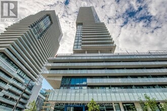 Building Photo - 161-161 Roehampton Ave