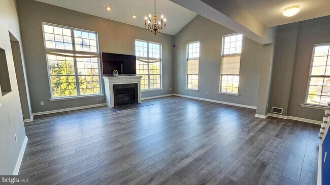 Foto del edificio - 51 Farrah Dr