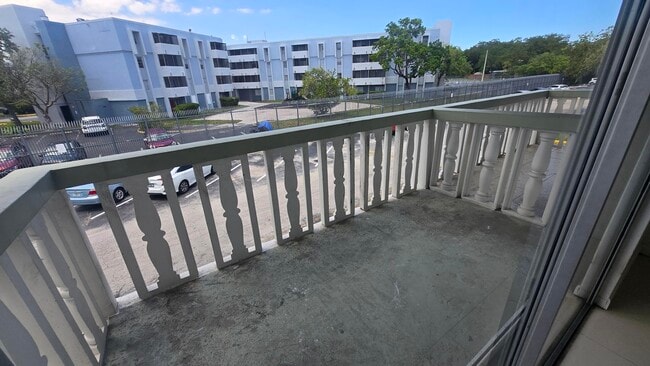 Foto del edificio - 15221 NE 6th Ave