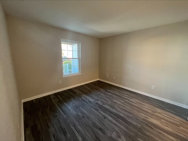 Building Photo - 5677 Landfall Dr