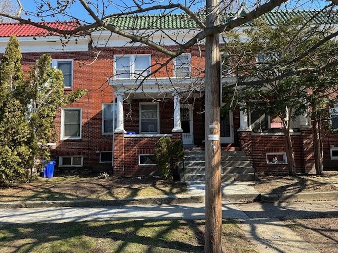 Primary Photo - Welcome to this charming 2-bedroom plus bo...