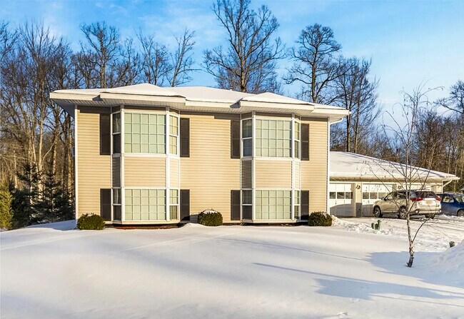 Foto del edificio - 113 Briarwood Dr
