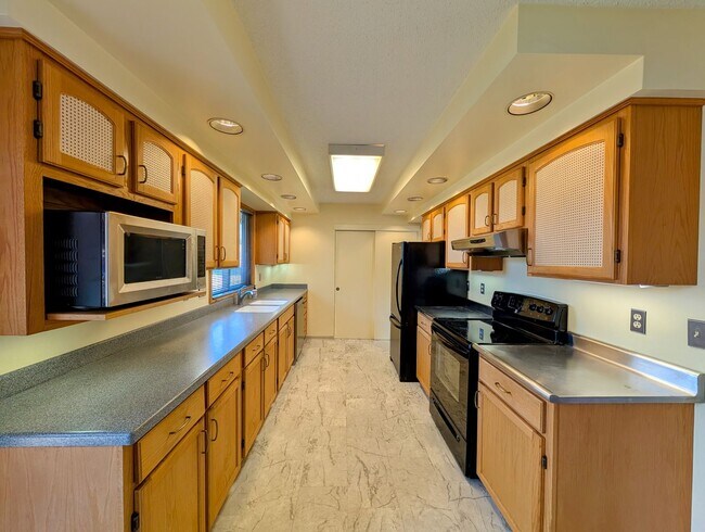 Foto del edificio - Over Sized 3-Bed, 2.5-Bath SFH w/ 2-Car Garage, & Fenced Backyard!