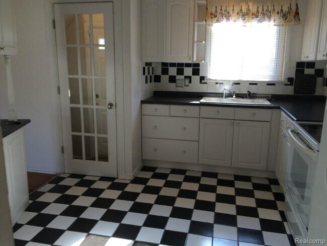 kitchen - 24010 Marlow Street