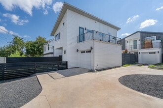 Building Photo - 1419 Montopolis Dr
