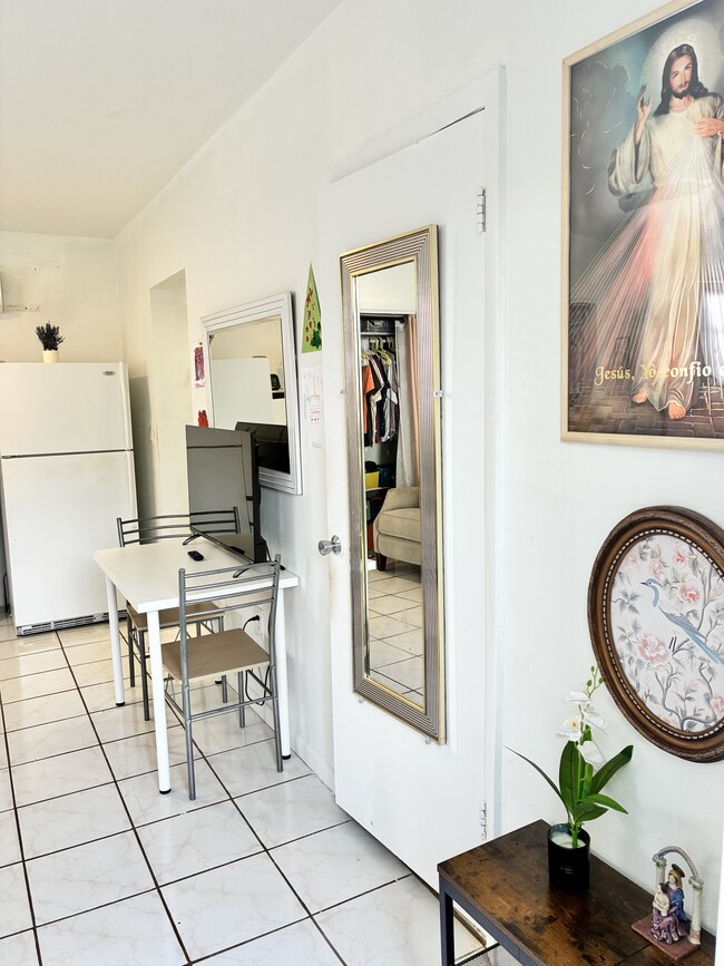 Foto del edificio - 6334 SW 35th St