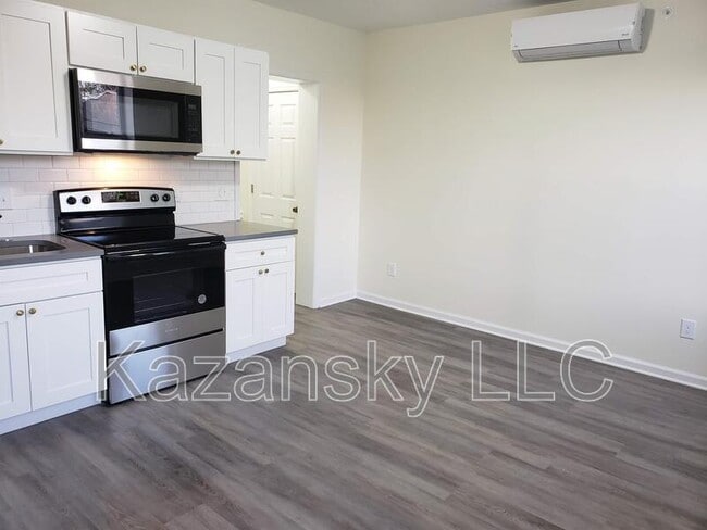 Building Photo - 5625 Sprague St