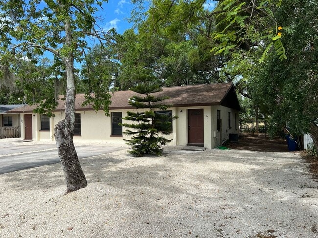 Building Photo - Annual 3 Bedroom 2 bath Duplex available F...