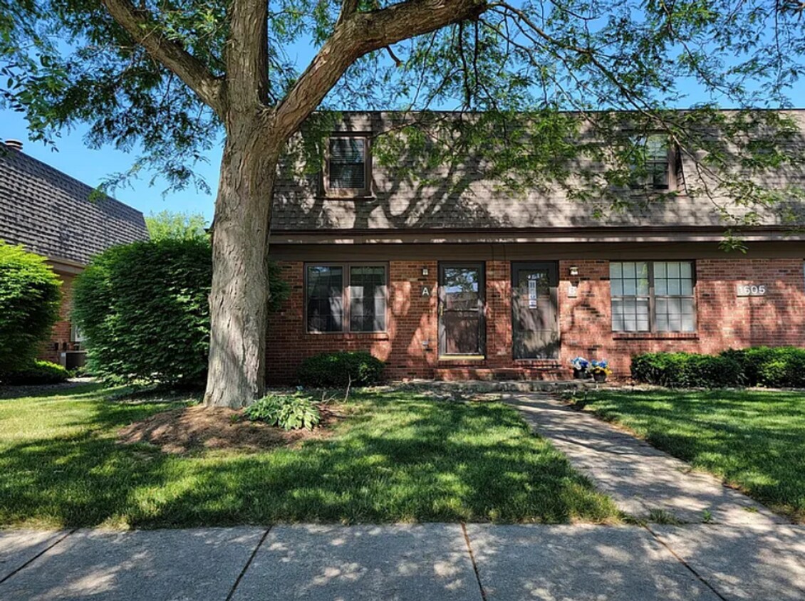 Foto principal - 1605 Lyndhurst Dr