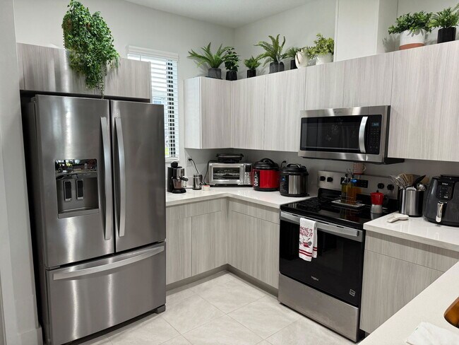 Building Photo - 5227 Nevola Ave