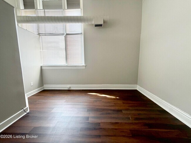 Foto del edificio - 1107 E Kentucky St