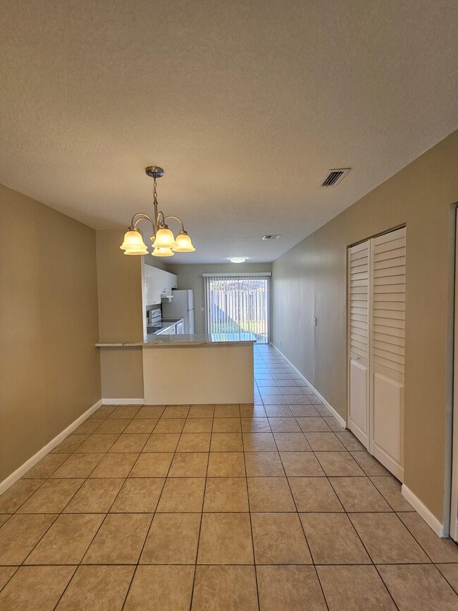 Building Photo - 4768 Orleans Ct