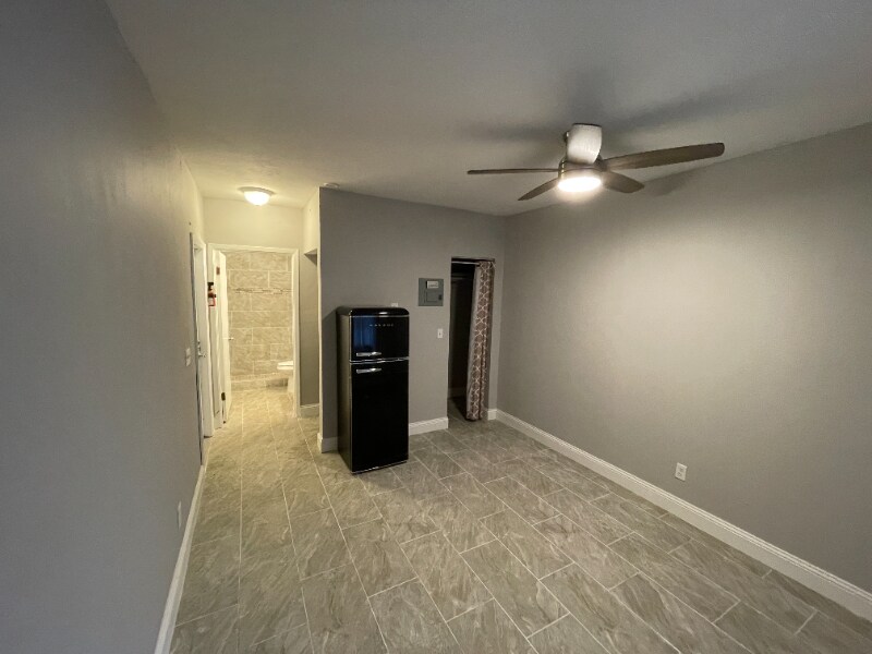 Primary Photo - 4865 SW 65th Way