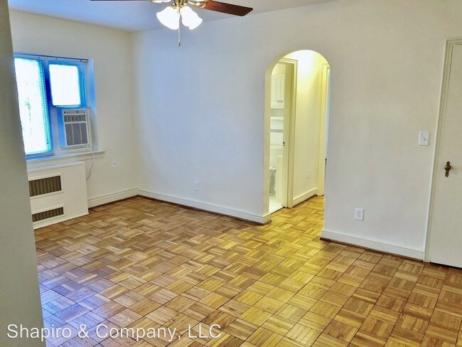 Foto del edificio - 2323 40th Pl NW