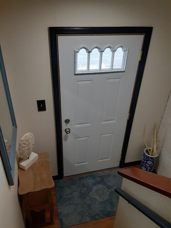 Entry Way - 3135 Camberly Dr