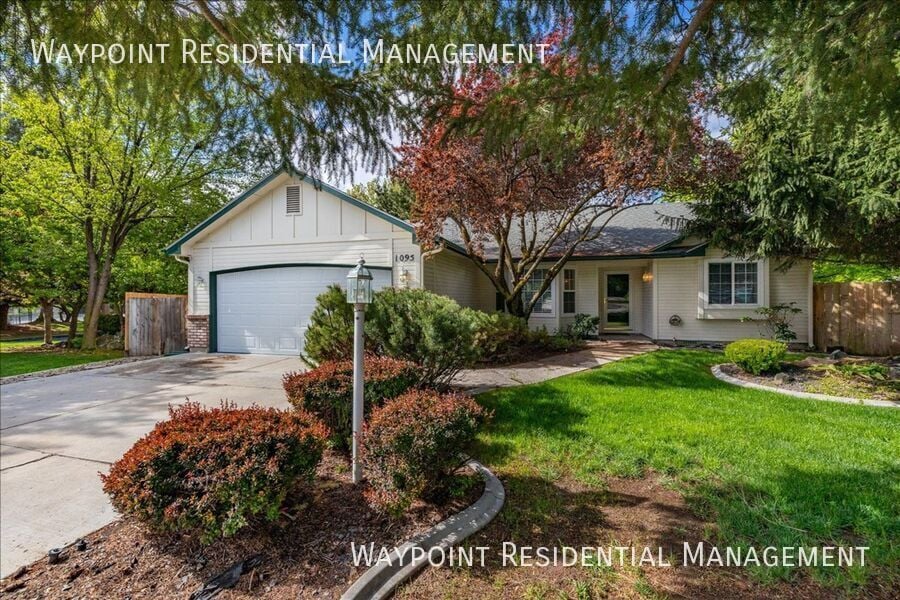 Primary Photo - 1095 N Marsh Hawk Pl