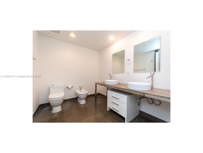 Foto del edificio - 495 Brickell Ave