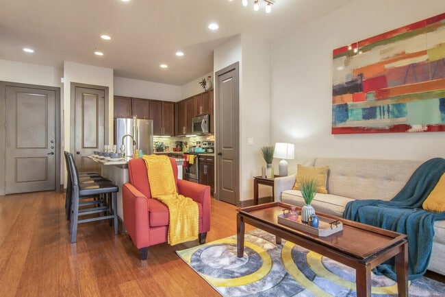 Building Photo - 5351 W Alabama St