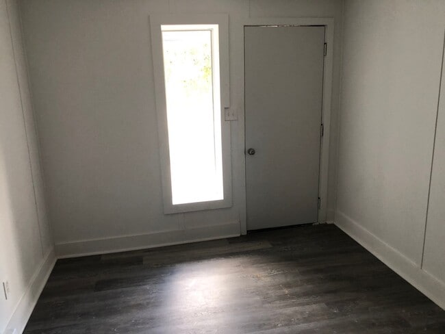 Foto del edificio - 2083-2085 W Meeting St