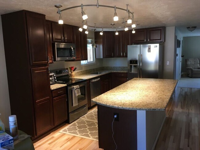 Foto del edificio - 905 Pasque Dr