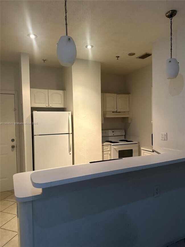 Foto del edificio - 2734 Bird Ave